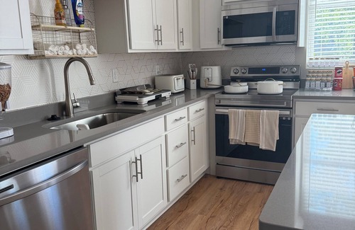Cannondale Casa | Home away from Home. Charming 3-bedroom townhome in the heart of Chattanooga