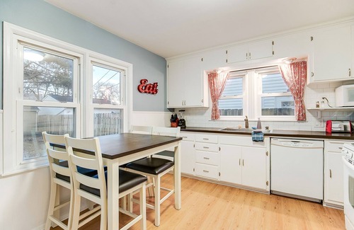 St. Louis Park Casa | Home Away From Home: Fully Equipped, Pet Friendly Haven Welcomes You