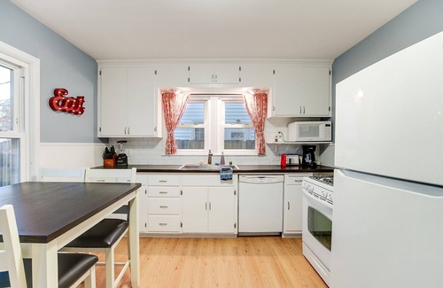 St. Louis Park Casa | Home Away From Home: Fully Equipped, Pet Friendly Haven Welcomes You