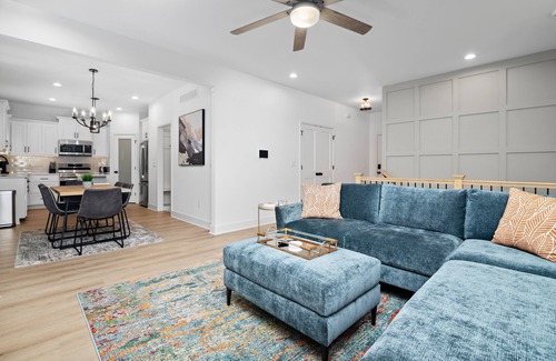 Raytown Casa | Home Away From Home