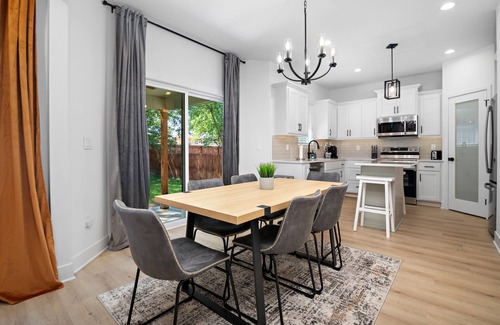Raytown Casa | Home Away From Home