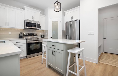 Raytown Casa | Home Away From Home