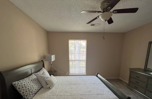 Sugar Land Casa | Home away from home. Suitable for families close to city center, parks & more