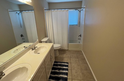 Sugar Land Casa | Home away from home. Suitable for families close to city center, parks & more