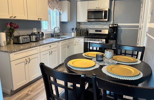 Washington Casa | Home Away From Home -- with pools, parks, hiking, fishing, and lakes nearby!