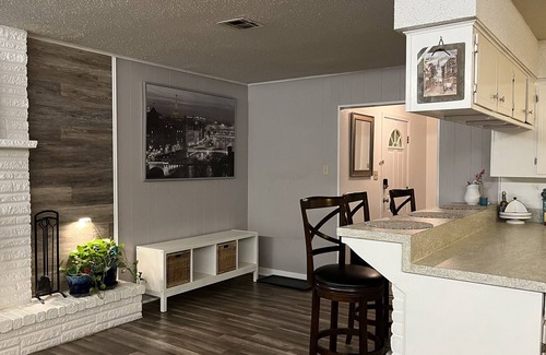 Shepherd Casa | Home away home! Spacious floorplan and yard.