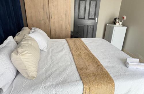 Emalahleni Cama Y Desayuno | Home Away Nest B&B