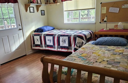 Cascade Locks Casa | Home by the river, welcoming & sweet! Pet friendly.