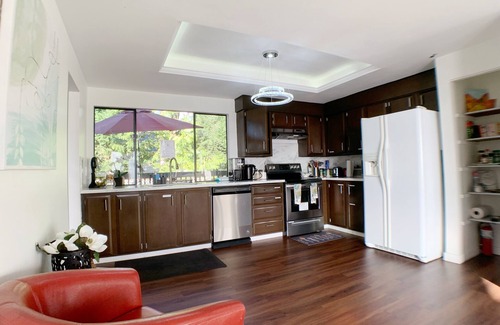 Bridle Trails Casa | 🍿🎦 Home Cinema, Sandy Beaches, Hiking Trails, Parks