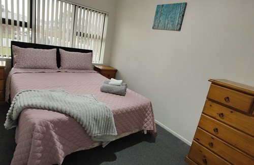 Papatoetoe Casa | Home close to Amenities and Airport