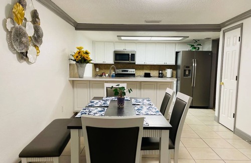 West Lealman Casa | Home Close to Saint Pete Pier Quiet Spacious