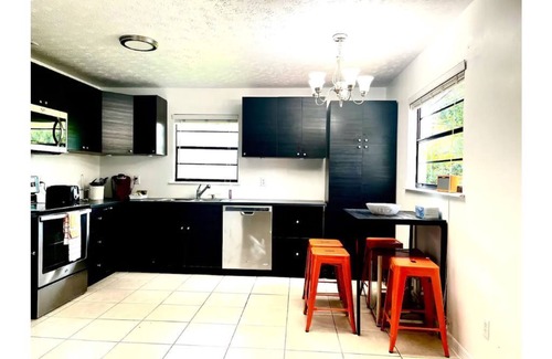 Vero Beach Casa | Home close to shops, restaurants and beach 3/2