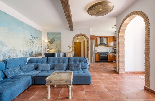 Otivar Casa | Casa "Cortijo La Alberquilla" con vistas a la montaña, vistas al mar, piscina, Wi-Fi y jardín