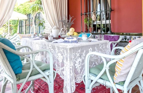 Los Palacios y Villafranca Villa | Homerez - Villa para 10 pers. con piscina y jardín en Los Palacios y Villafranca