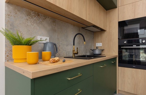 Praga Polnoc Apartamento | Home Factory Estate Kotsisa by Renters