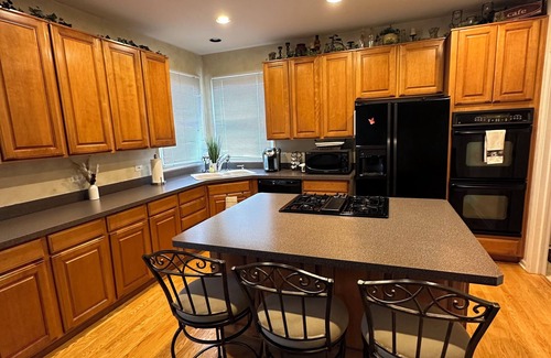 Carol Stream Casa | Home For The Holidays!