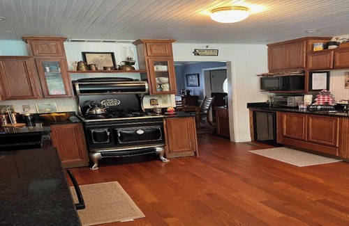 Fayetteville Casa | Home For The Holidays.