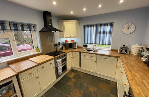 Nolton Cabaña | 'Home From Home' 3 Bedroom Cottage in Nolton Haven
