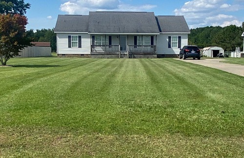 Greenville Casa | Home From Home Get Away- 3 Bed 2 Bath- 1 Acre of Land