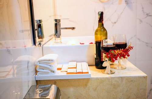 Dich Vong Hotel | Home Hotel