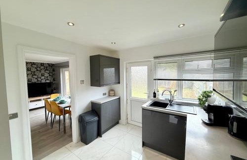 Keynsham Casa | Home in between Bath and Bristol - Sleeps 9 guests
