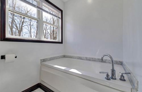 Bushkill Casa | Home in Bushkill Saw Creek Poconos area