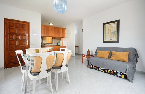Mozaga Casa | Céntrica casa con una huerta de hortalizas, terraza, vistas a la montaña y Wi-Fi