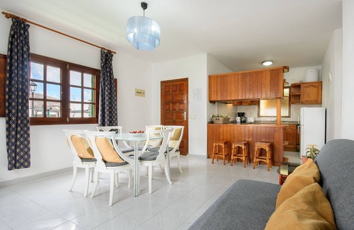 Mozaga Casa | Céntrica casa con una huerta de hortalizas, terraza, vistas a la montaña y Wi-Fi