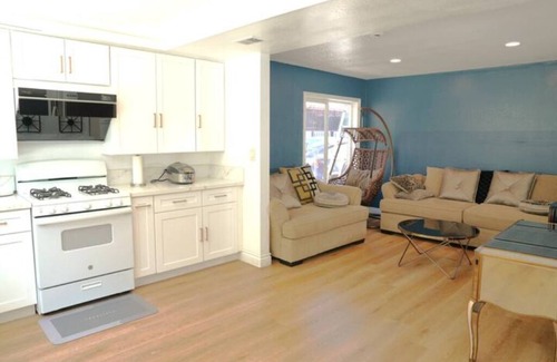Rowland Heights Casa | Relaxing Room 201 - Cozy Stay with Kitchen, Laundry, Comfort & Spiritual Peace