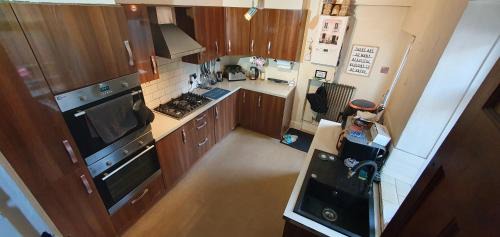 Sutton-in-Craven Casa | Home in Glusburn with hot tub