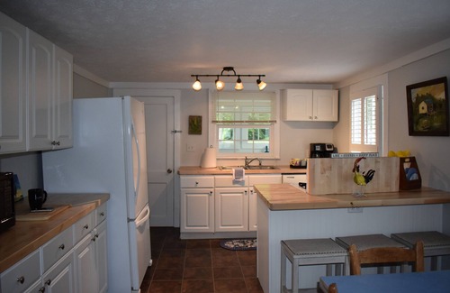 Hendersonville Otro | Home in Hendersonville's Historic Lennox Park close to many fun activities.