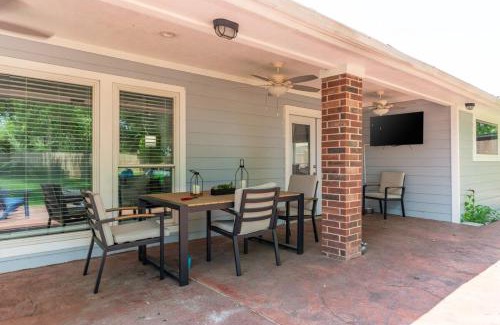 League City Casa | Home in League City, TX with firepit & grill