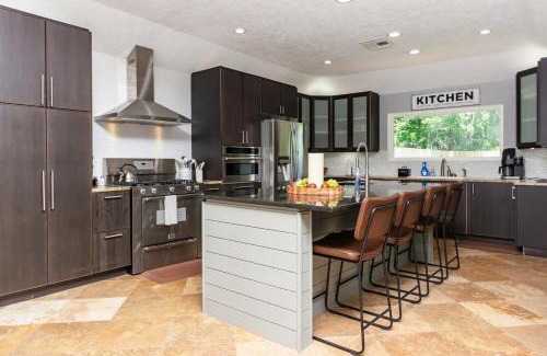 League City Casa | Home in League City, TX with firepit & grill