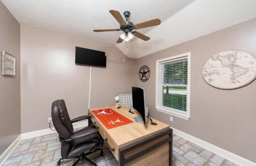 League City Casa | Home in League City, TX with firepit & grill