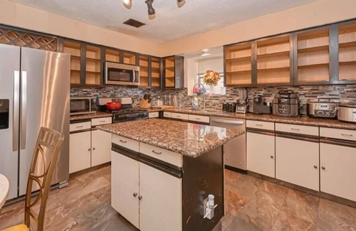 Sugar Land Casa | Home in Meadows Place ~ Perfect for Family Getaway (w/ Backyard & Home Theater!)