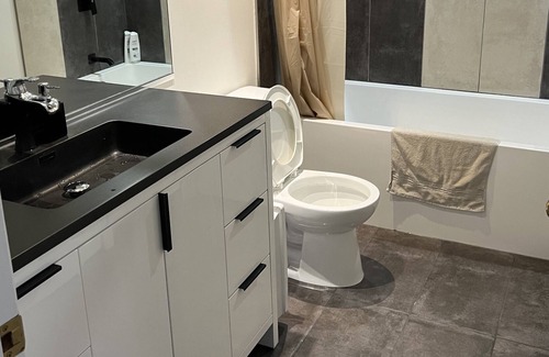 Cote-Saint-Paul Casa | Home in Mtl*1Br*Canal Lachine*DT