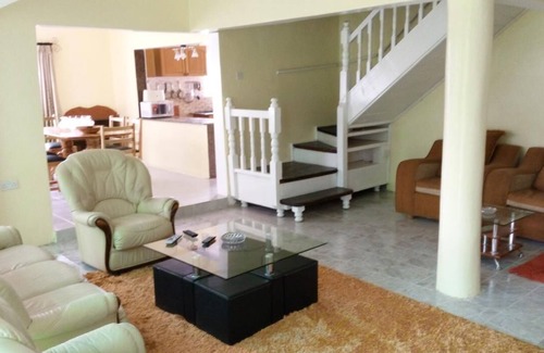Nanyuki Casa | Inicio en suburbios frondosos de Nanyuki