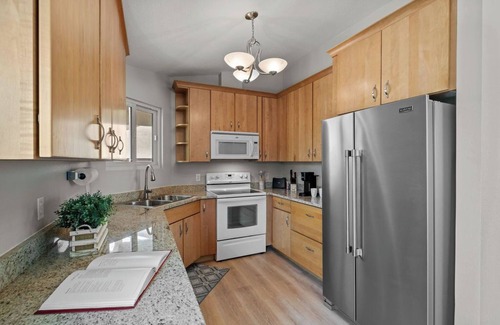 Casas Adobes Casa | Home in North Tucson. Appealing 2 bed, 2 bath, 2 car garage single family home.