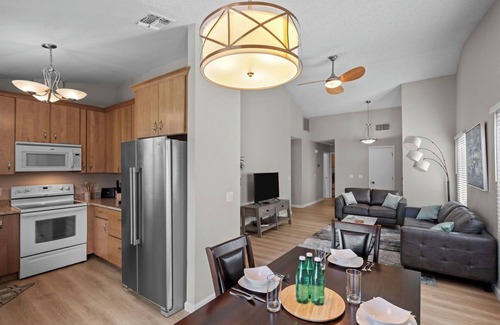 Casas Adobes Casa | Home in North Tucson. Appealing 2 bed, 2 bath, 2 car garage single family home.
