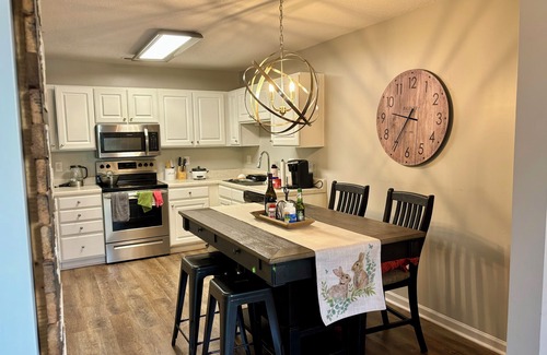 Umstead Condominio | Home in Raleigh with office. Pool. 10 mins to RDU. Central location.