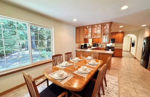 Rockport Casa | Home in the woods with private Creek & Hot tub near North Cascades National Park