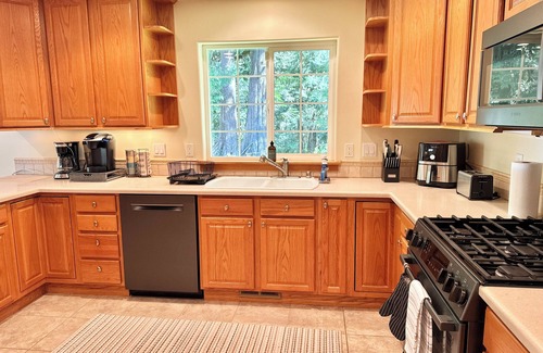 Rockport Casa | Home in the woods with private Creek & Hot tub near North Cascades National Park