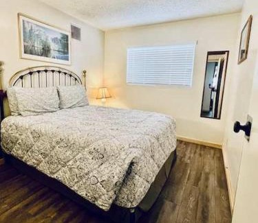 Yosemite West Casa | Home in Yosemite-Brookside Cottage-Sleeps 10