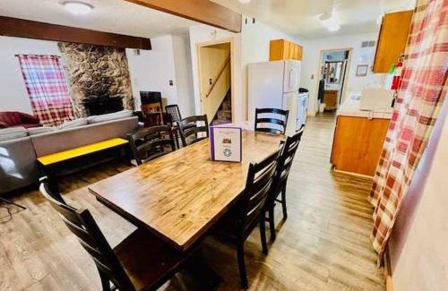 Yosemite West Casa | Home in Yosemite-Brookside Cottage-Sleeps 10