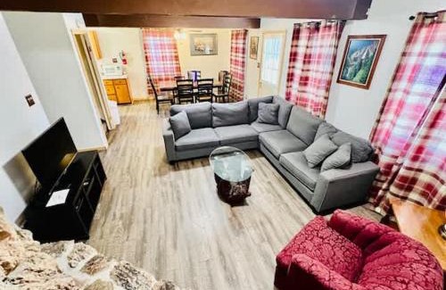 Yosemite West Casa | Home in Yosemite-Brookside Cottage-Sleeps 10