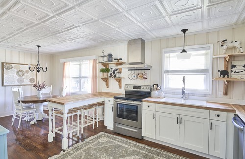 Kernersville Casa | Home - King Bed, Equipped Kitchen - Long Terms OK.