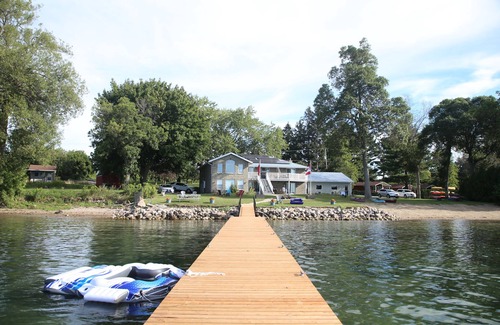 Leeds and the Thousand Islands Casa | Directamente en St. Lawrence, con playa privada y acoplamiento para embarcaciones GRATIS y WIFI!