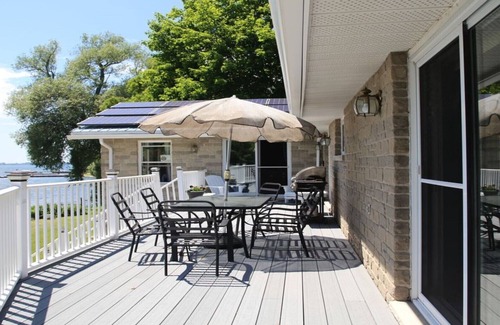 Leeds and the Thousand Islands Casa | Directamente en St. Lawrence, con playa privada y acoplamiento para embarcaciones GRATIS y WIFI!