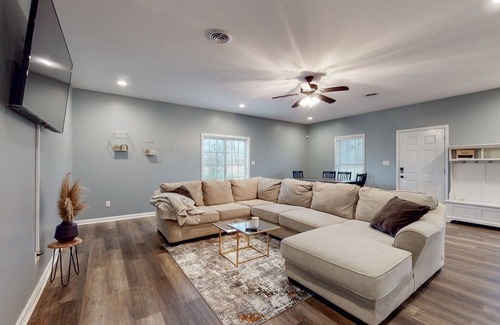 Hopkinsville Cabaña | Home on 10 acres + private lake!
