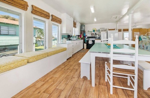Cedar Lane Casa | "Un poco de sal y la cal" - Waterfront Propiedad en Caney Creek con un lugar RV